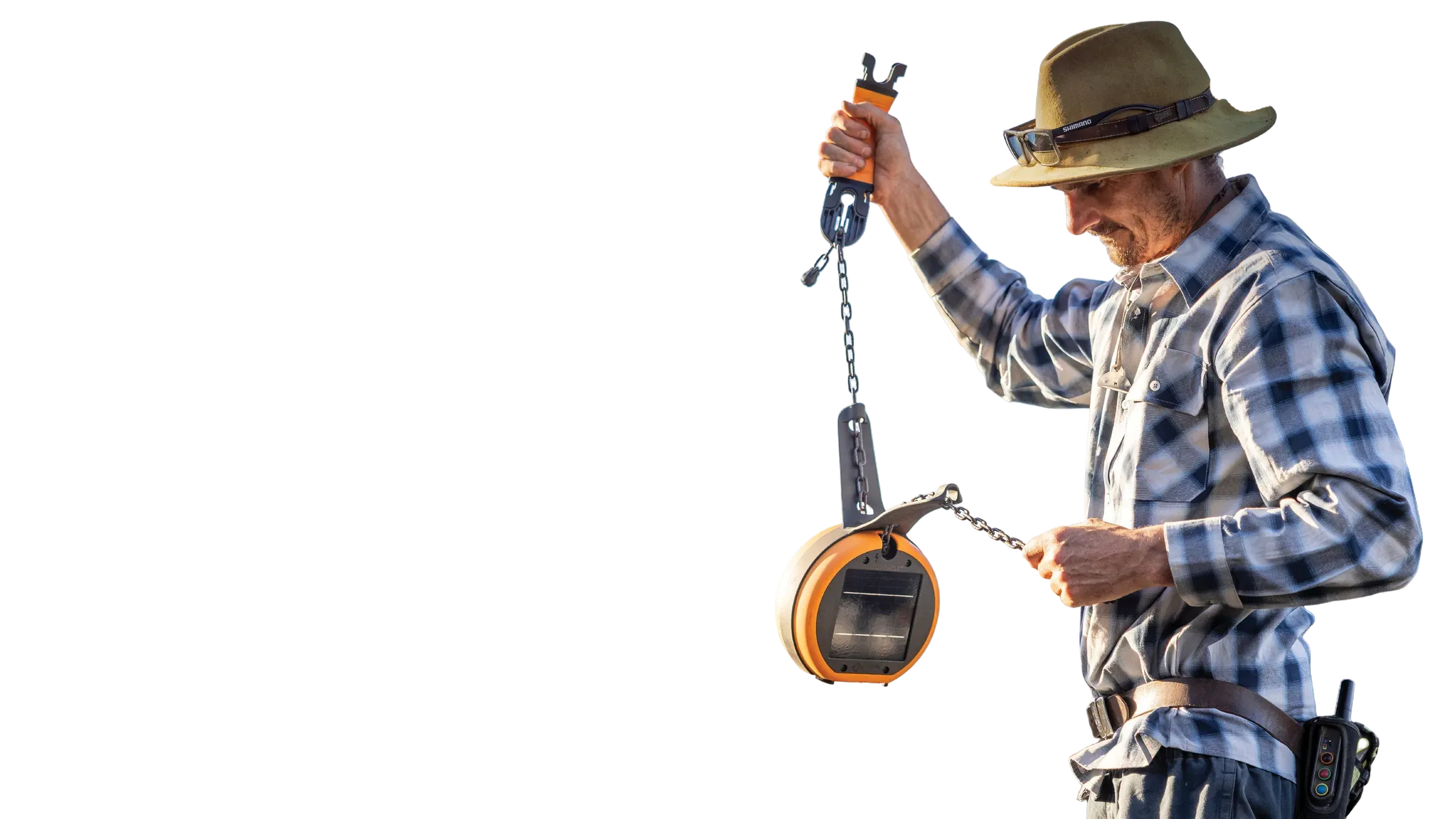 Rancher fitting an eShepherd neckband on a yarded steer